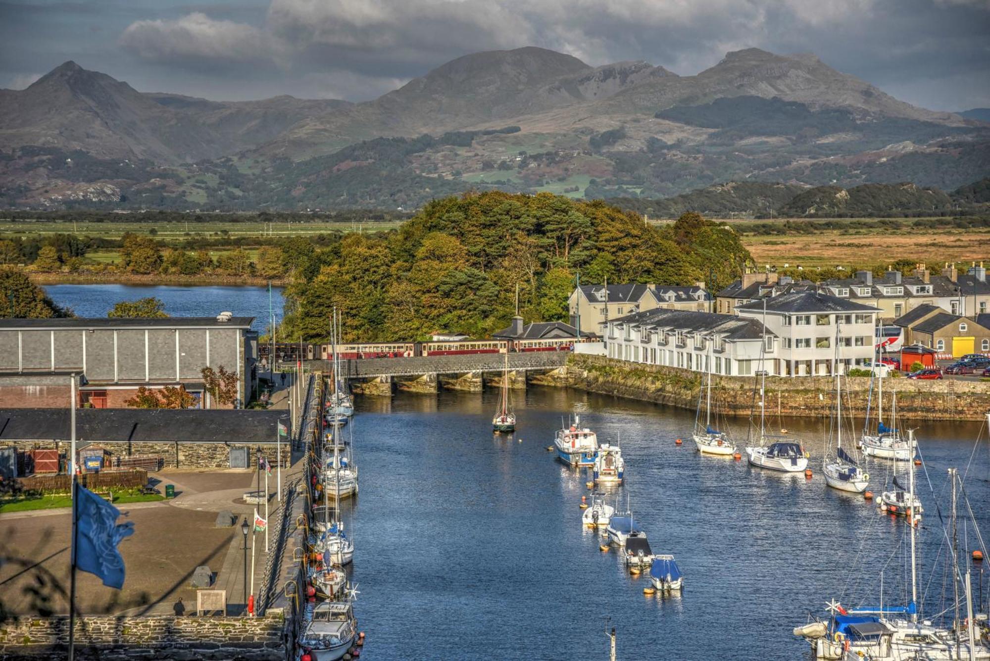 Porthmadog, Sleeps 11, 5 Bedrooms, 5 Bathrooms, Mountain Views Εξωτερικό φωτογραφία